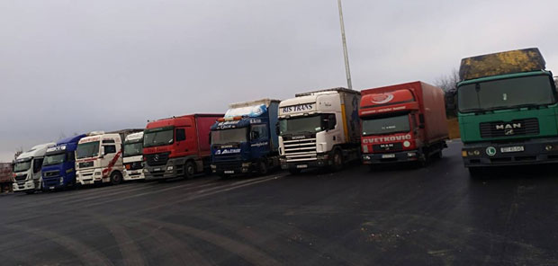 УДАР НА СРБЕ: Несташица млека, хлеб све скупљи